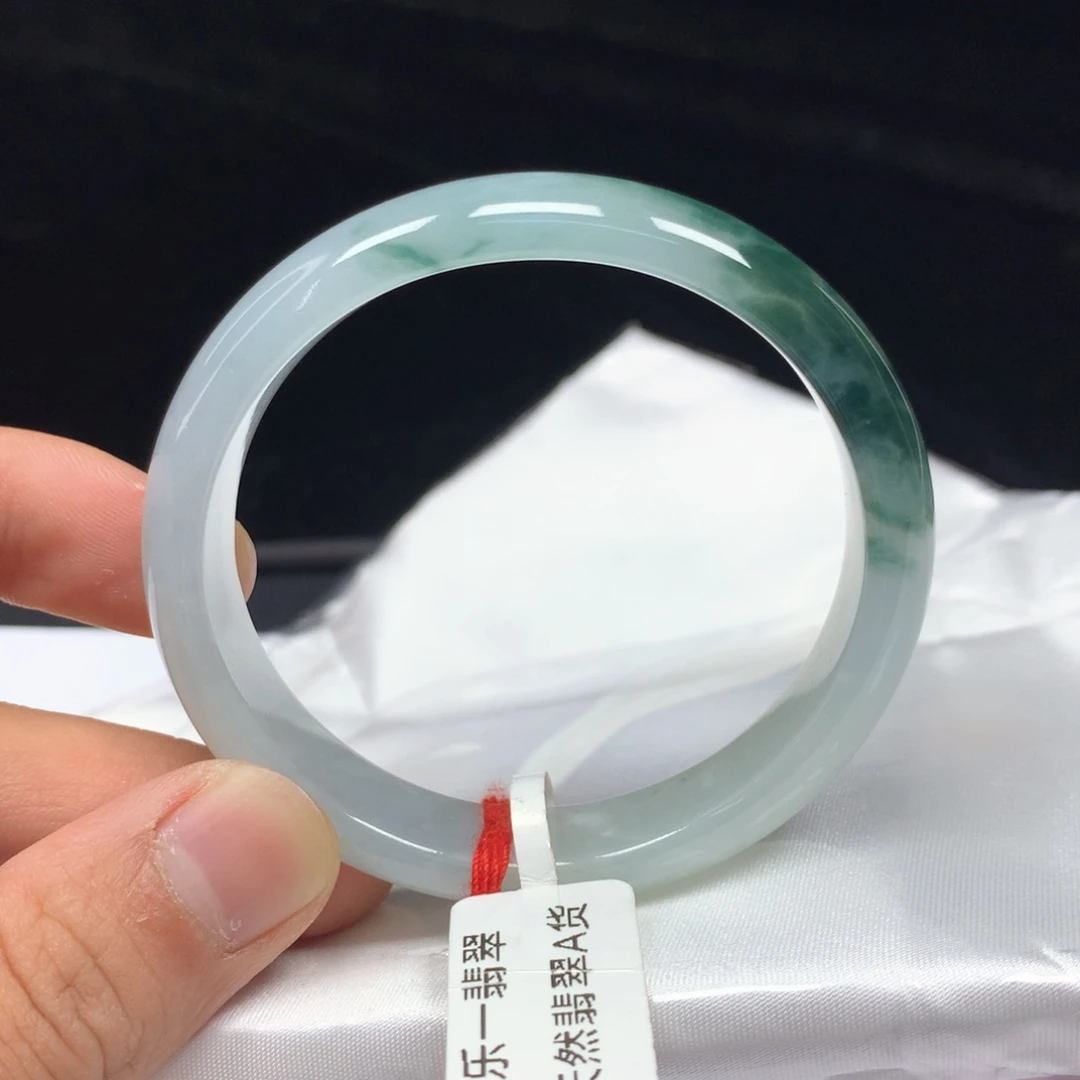 翡翠手镯（贵妃镯）未镶嵌53.1贵妃