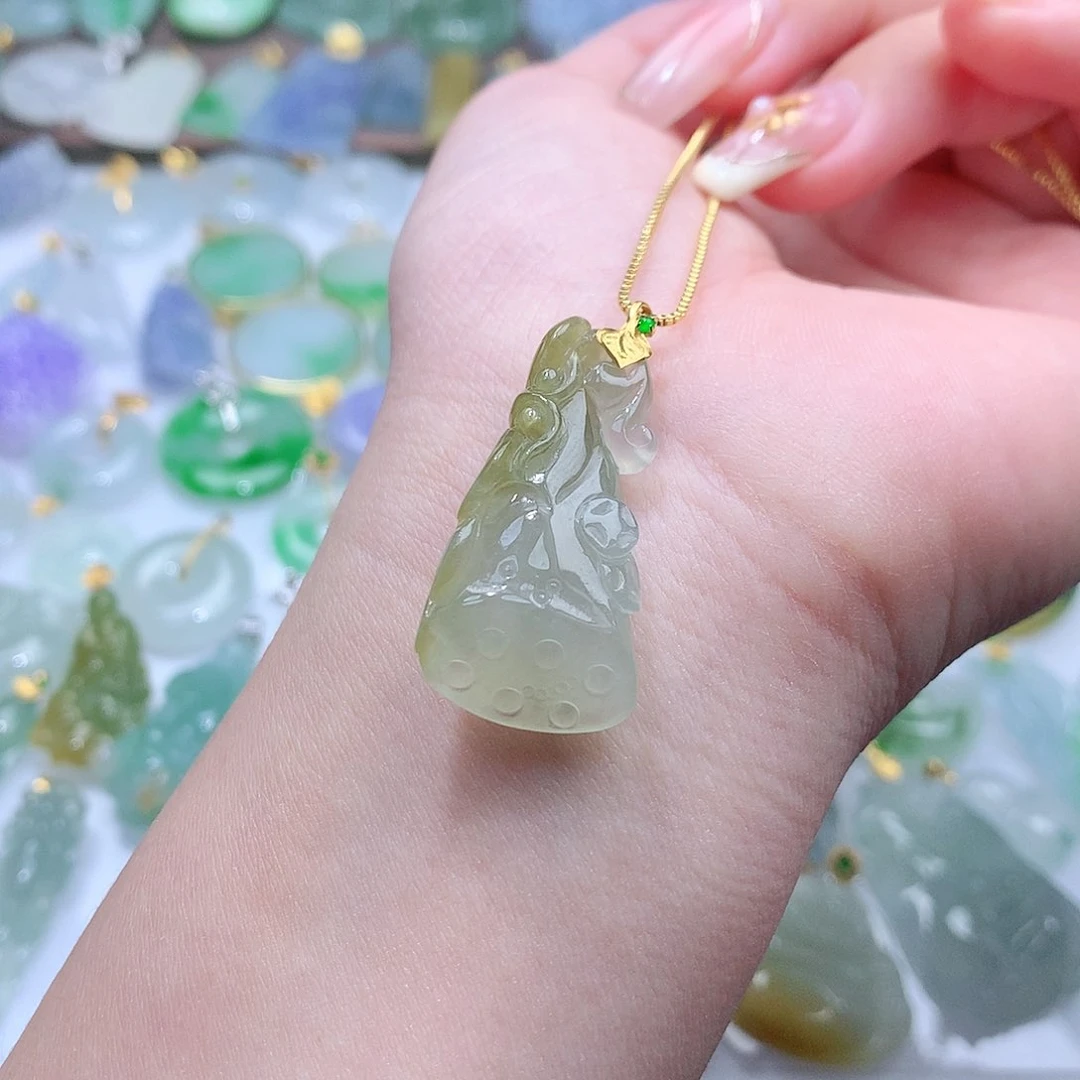 翡翠颈饰未镶嵌翡翠