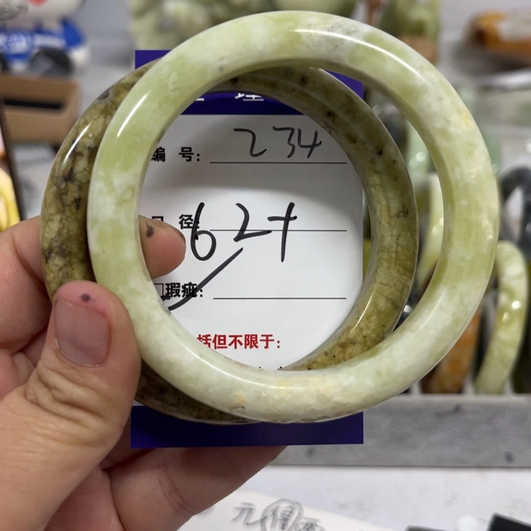 蛇纹石玉手镯未镶嵌