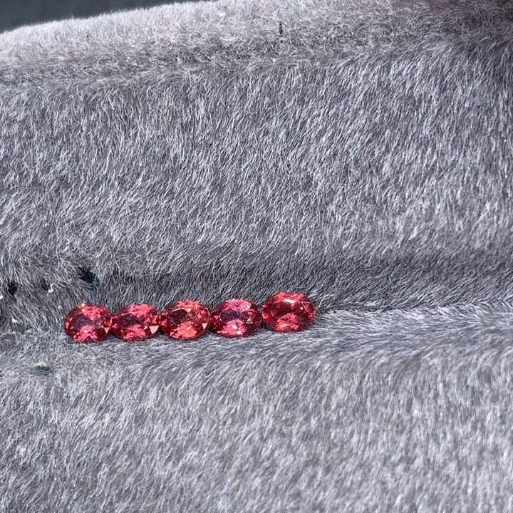 未镶嵌裸石石榴石7粒