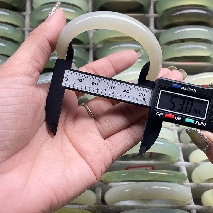 蛇纹石玉未镶嵌手镯82