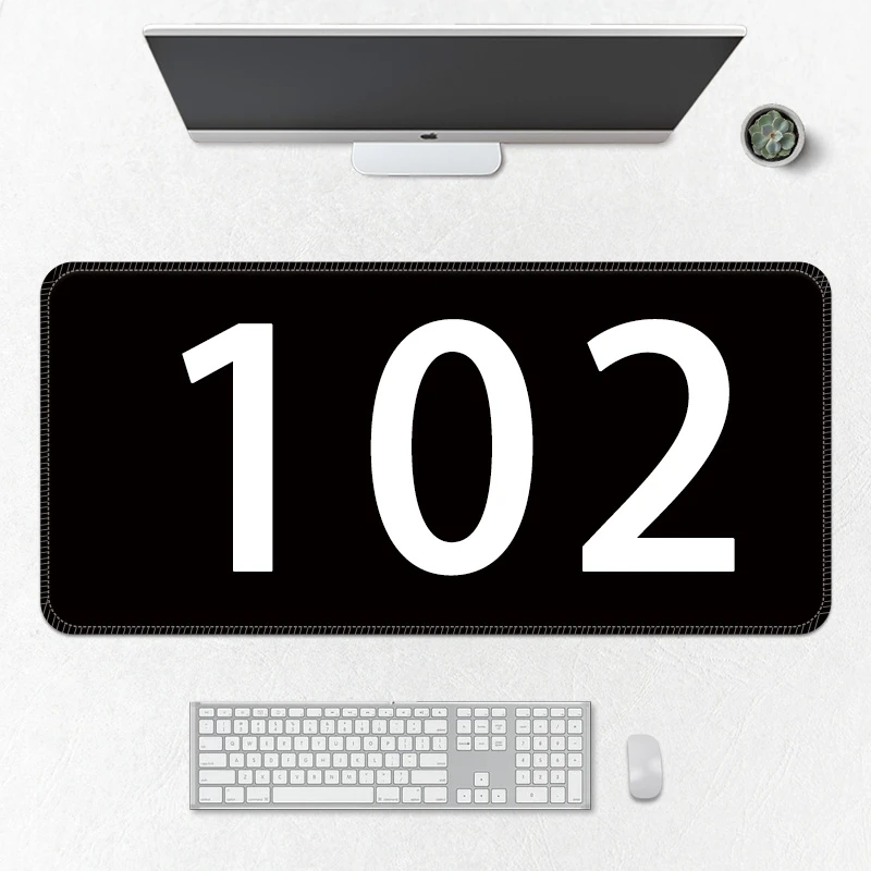 老何专属【102号】动漫鼠标垫超大号办公电脑桌垫游戏电竞加厚锁边