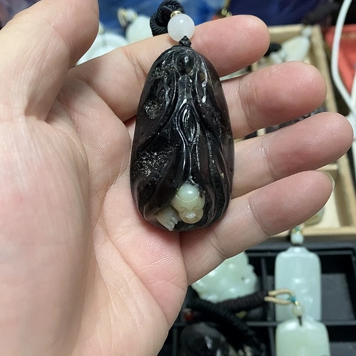 枫****和田玉未镶嵌颈饰