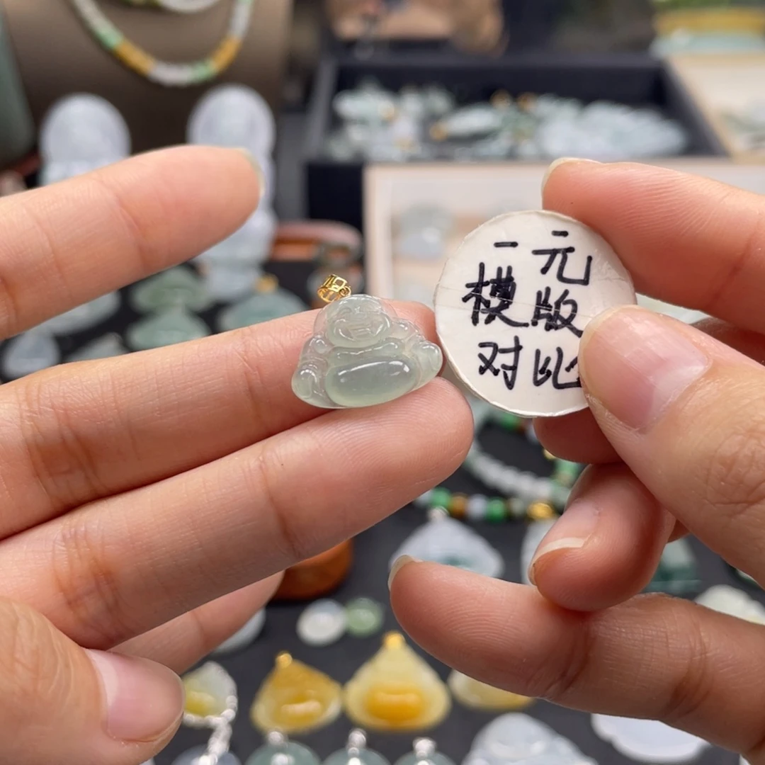 翡翠未镶嵌颈饰佛公迷你