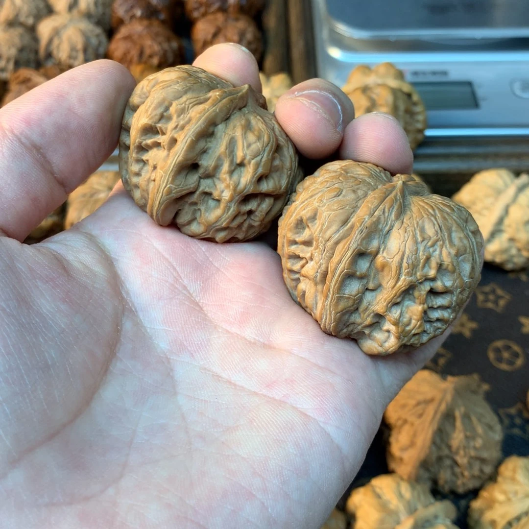 吊坠文玩核桃41红皮克重一模一样毕业元宝