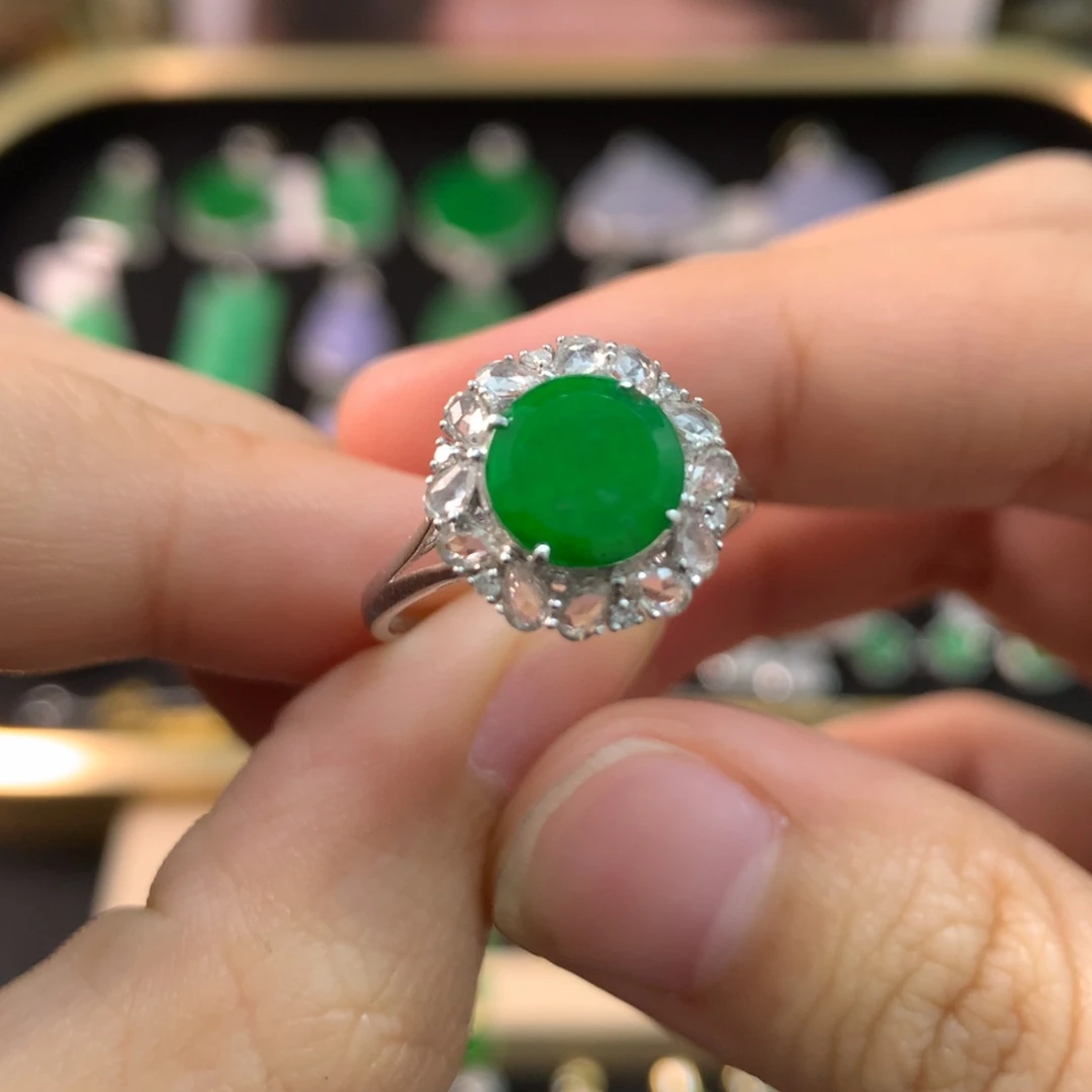 翡翠18K金镶嵌戒指圆牌戒指