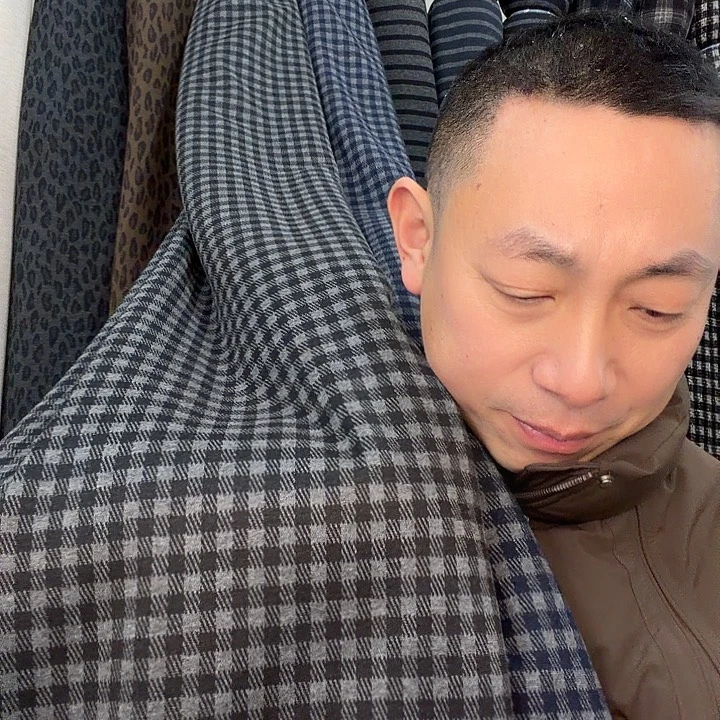 混纺黑灰格复汗布4.4米