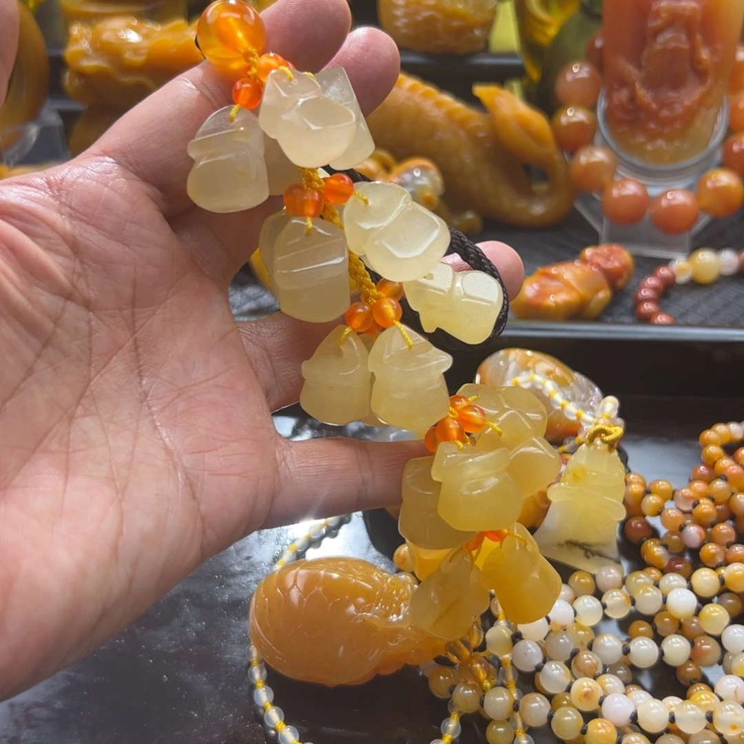 石英质玉未镶嵌颈饰