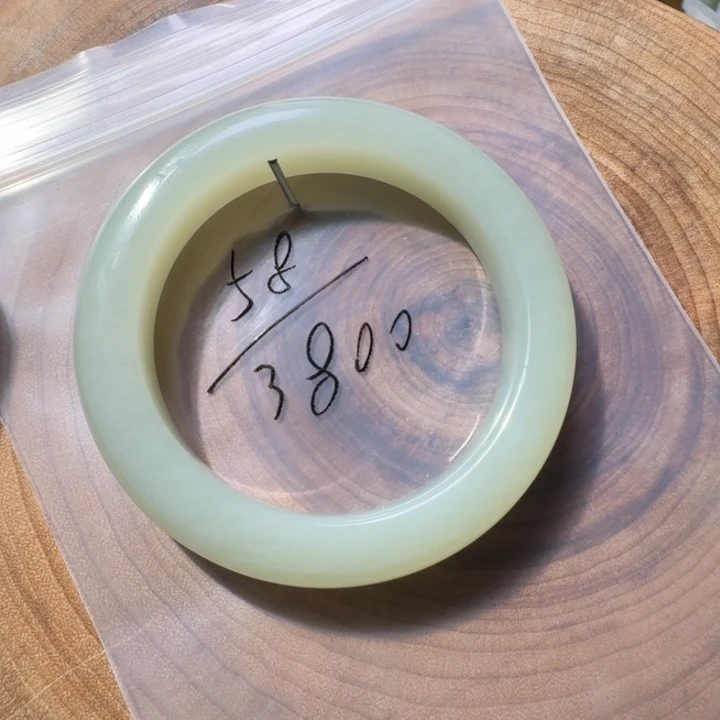 梅***朵和田玉未镶嵌手镯