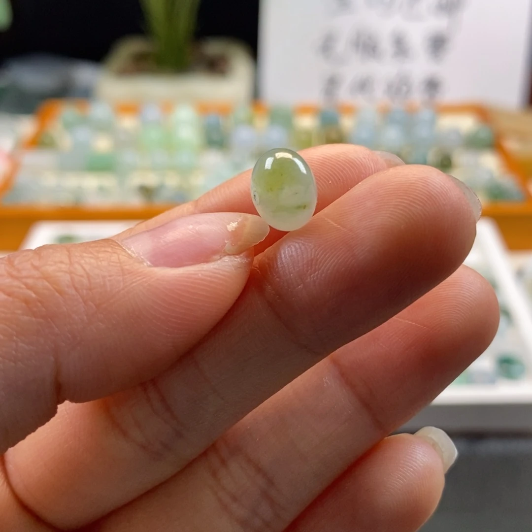 翡翠颈饰未镶嵌天然翡翠9.3×6.7