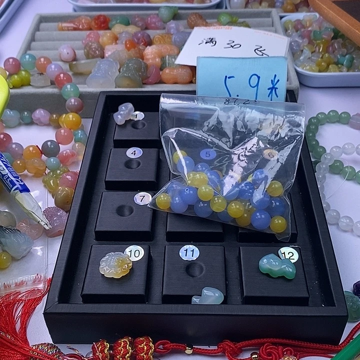 玛瑙/玉髓雕刻件未镶嵌醒*。