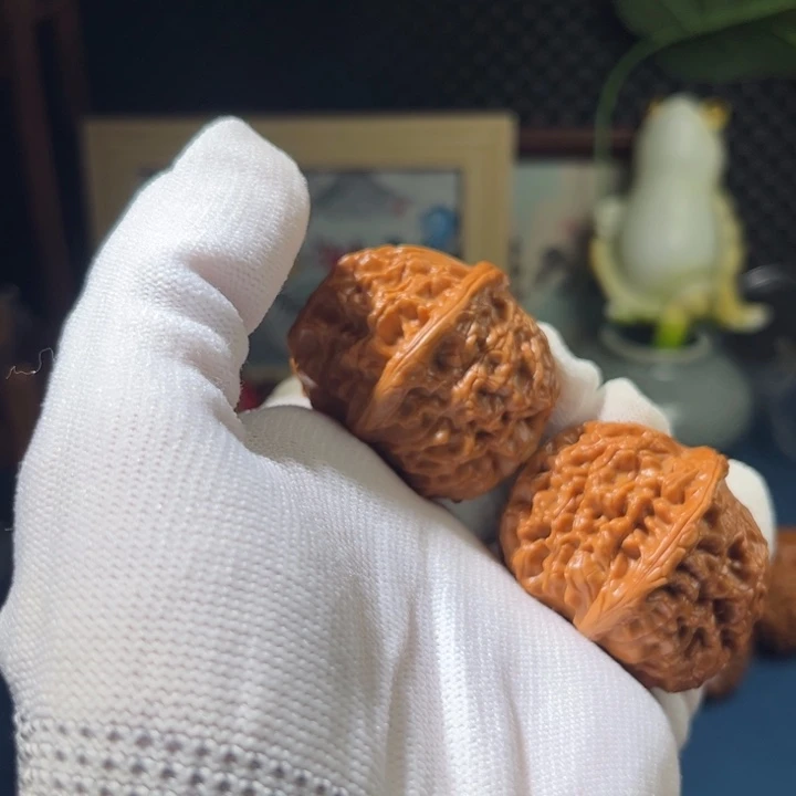 文玩核桃把件玉枕元宝