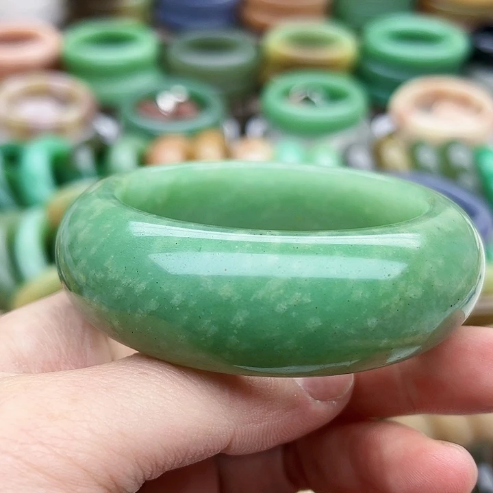 未镶嵌手镯（圆镯）石英质玉