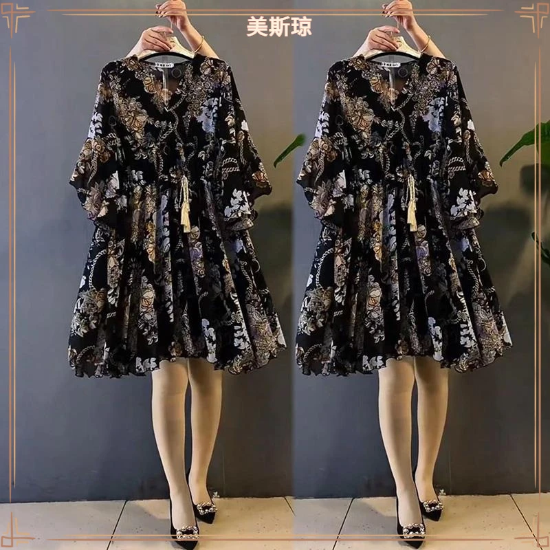 III胖妹妹时尚质感气质v领连衣裙2025年夏季大码花色喇叭袖裙子II