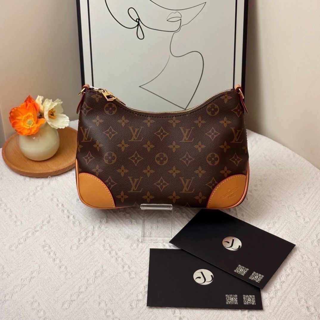 95新 LouisVuitton/路易威登 黄牛角/JWC235