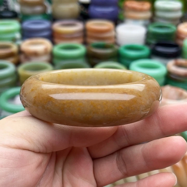 未镶嵌手镯石英质玉