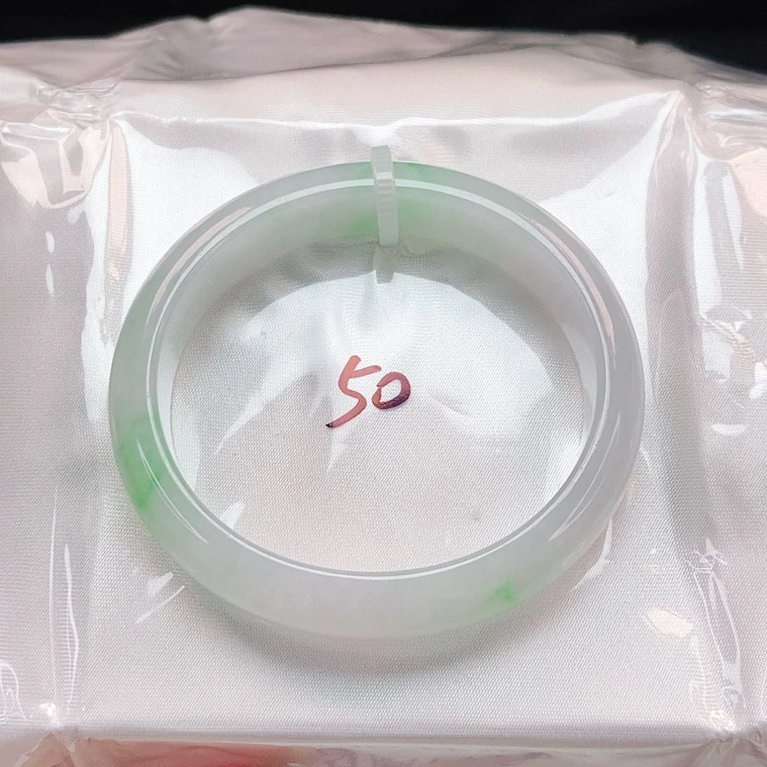 翡翠手镯未镶嵌白底青贵妃小圈口战斗机