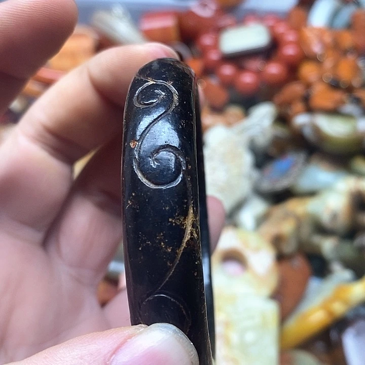 依***然和田玉未镶嵌挂件