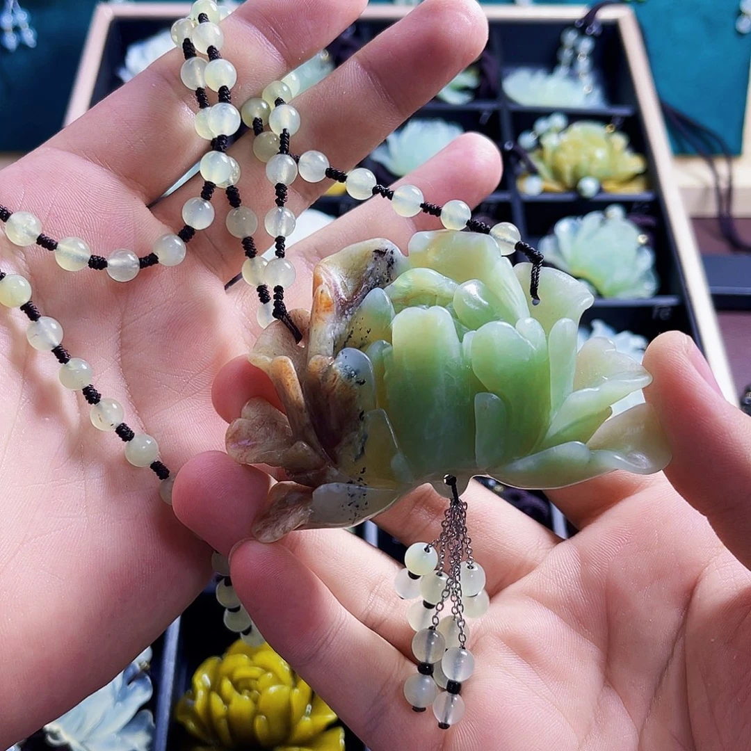 蛇纹石玉未镶嵌颈饰