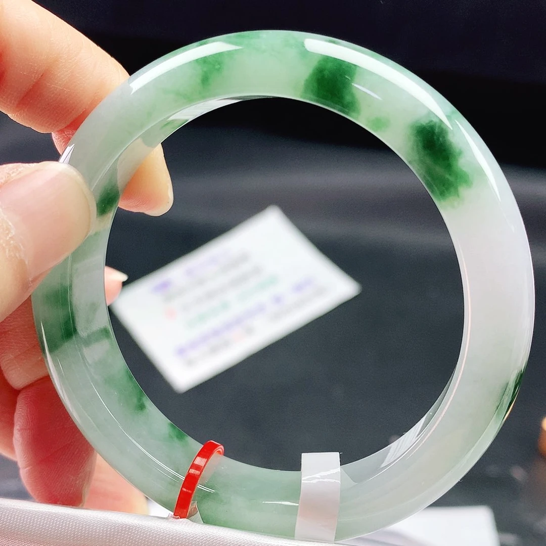 翡翠手镯未镶嵌54圈