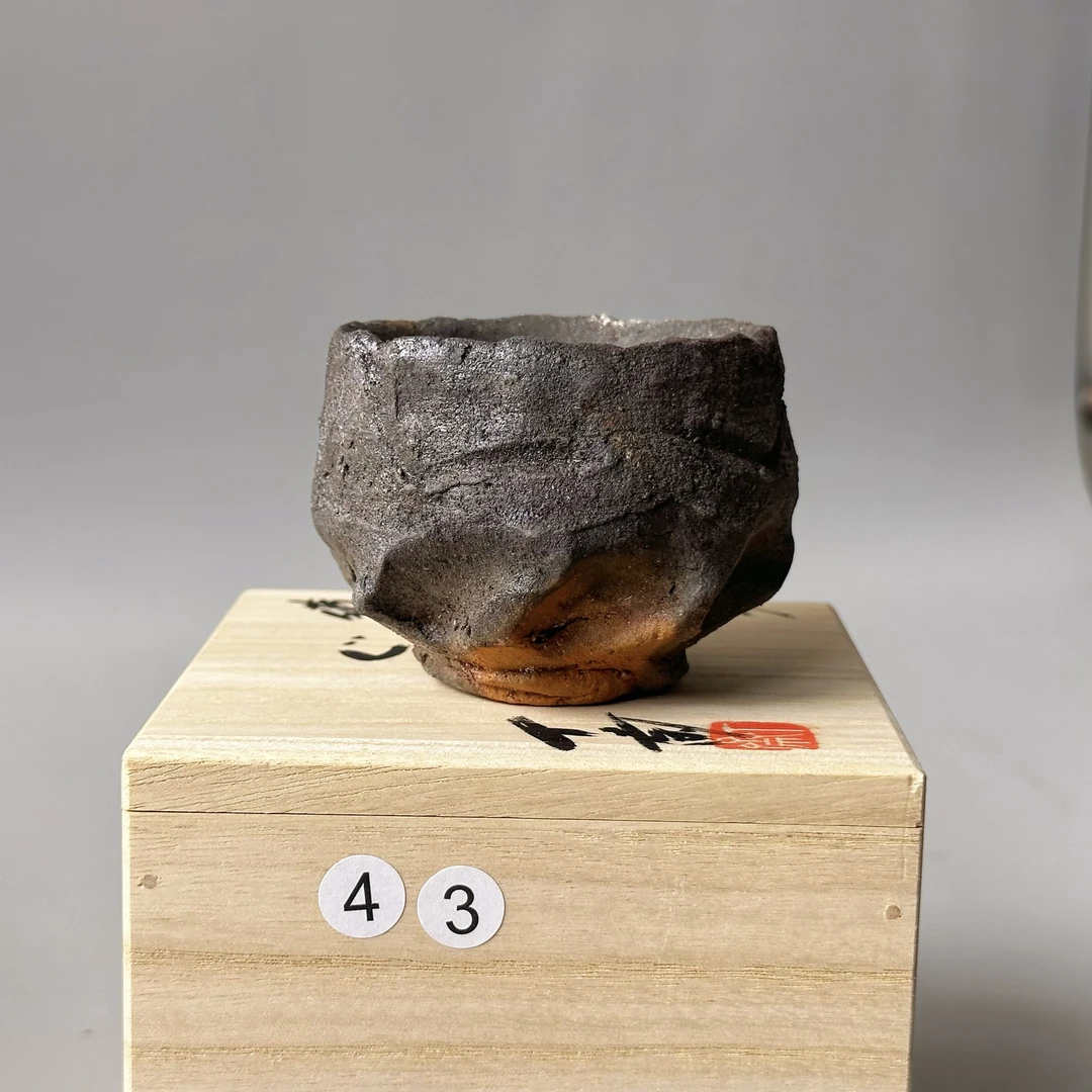 森丁斋作.压手杯.容量85高6口宽7.日本备前烧