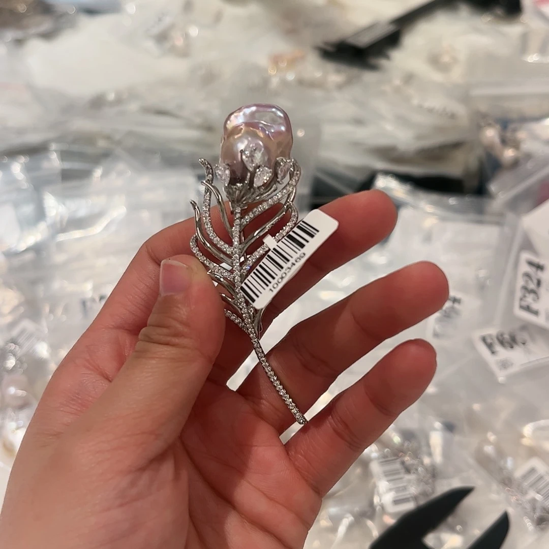 淡水珍珠胸饰合金