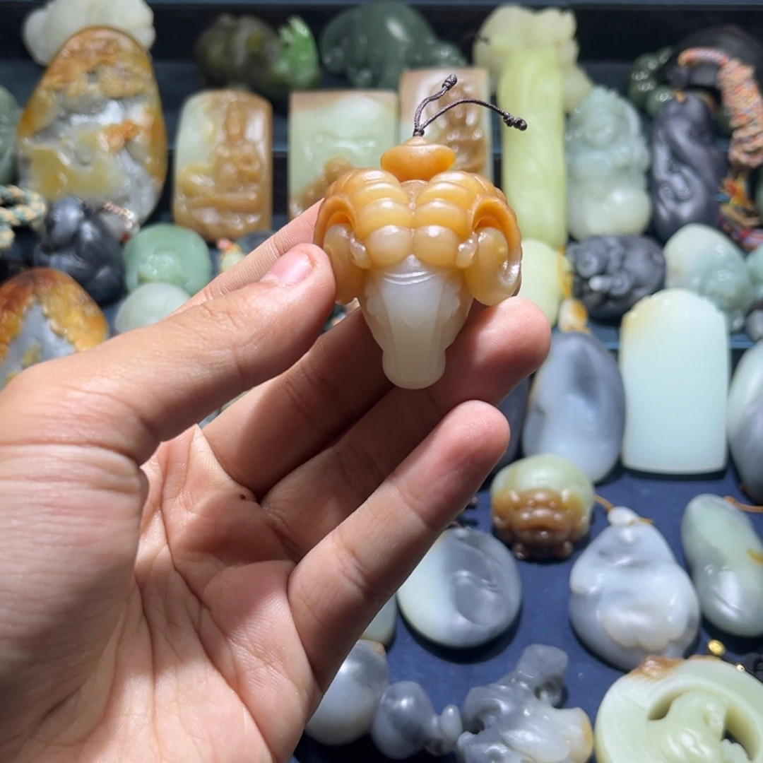 丰***子和田玉未镶嵌挂件