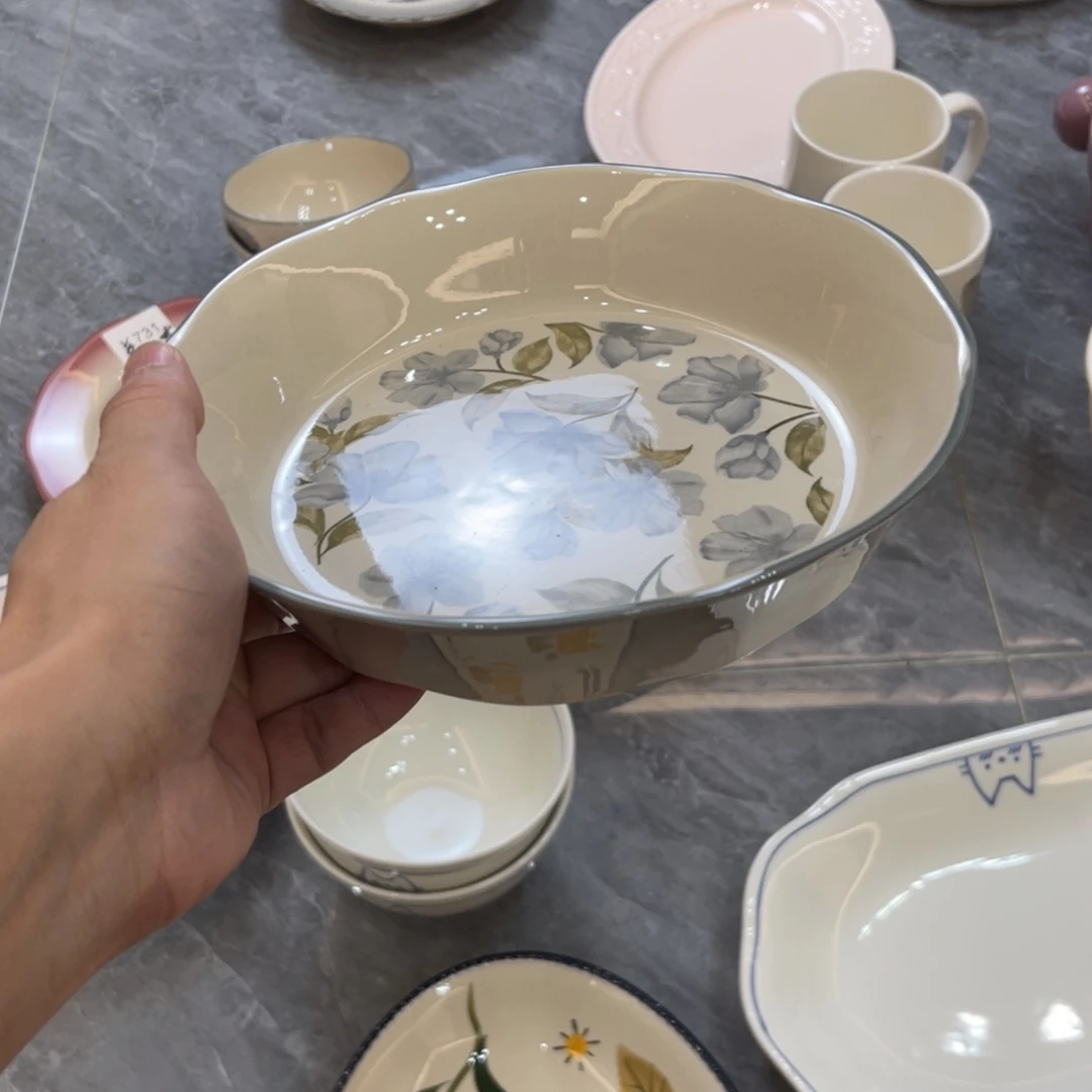 陶瓷微瑕餐具介意勿拍，满18飞！
