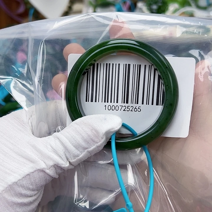 和田玉未镶嵌手镯微瑕52