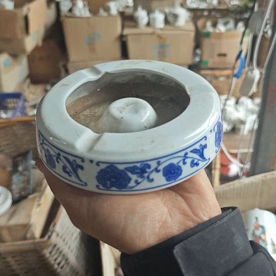 库存微瑕烟灰缸一个