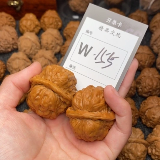 吊坠桃核我是第一百38