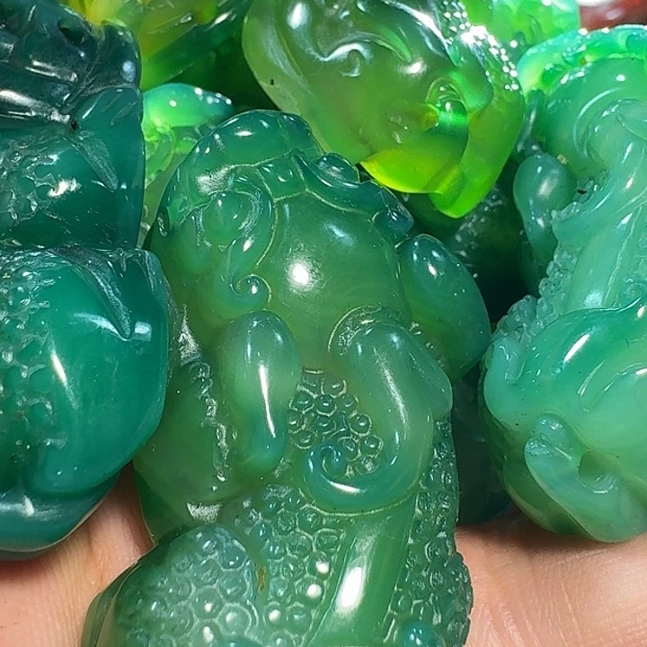 王***渔未镶嵌颈饰水晶好