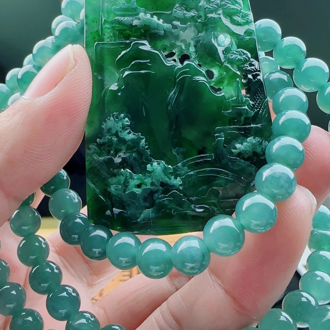 翡翠颈饰未镶嵌山水