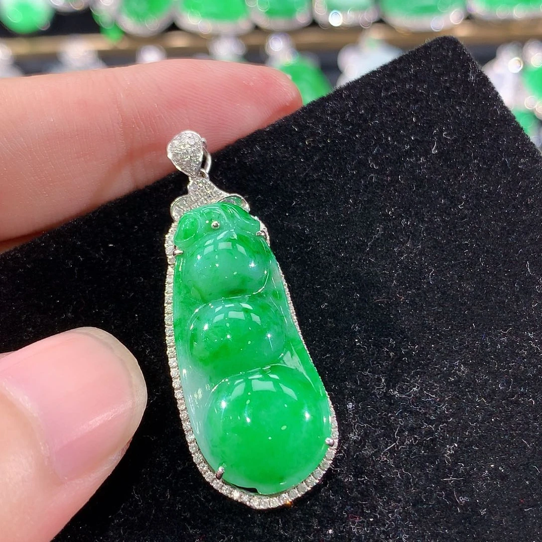 翡翠18K金镶嵌颈饰