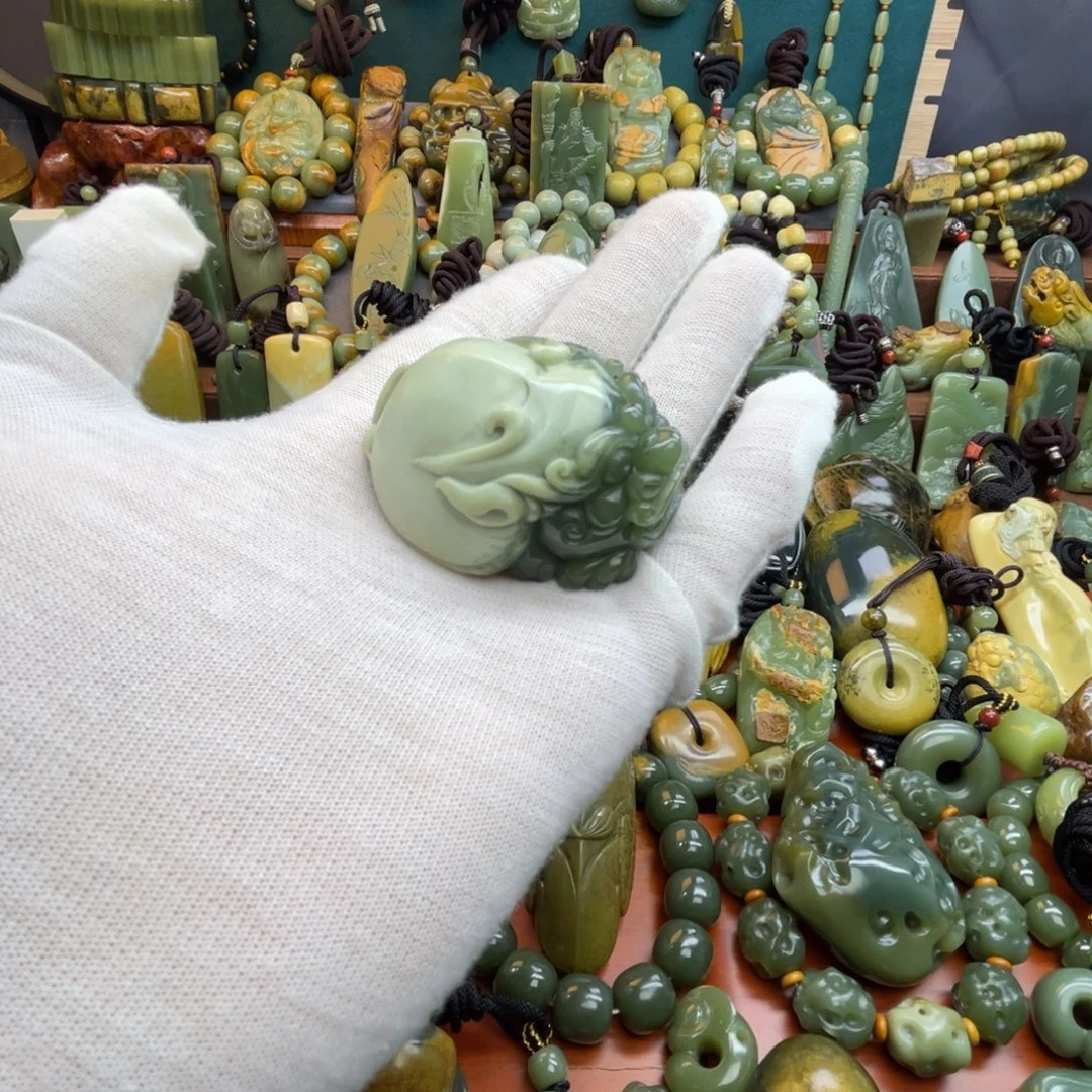 佛***系岫岩老玉（透闪石质玉）未镶嵌颈饰