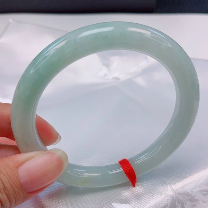 ****女翡翠未镶嵌手镯（圆镯）