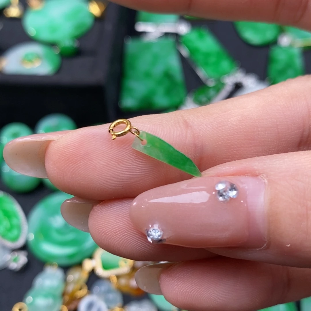 翡翠颈饰18K金镶嵌翡翠