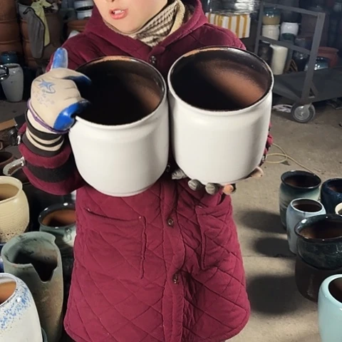 口17高20瑕疵盆子。