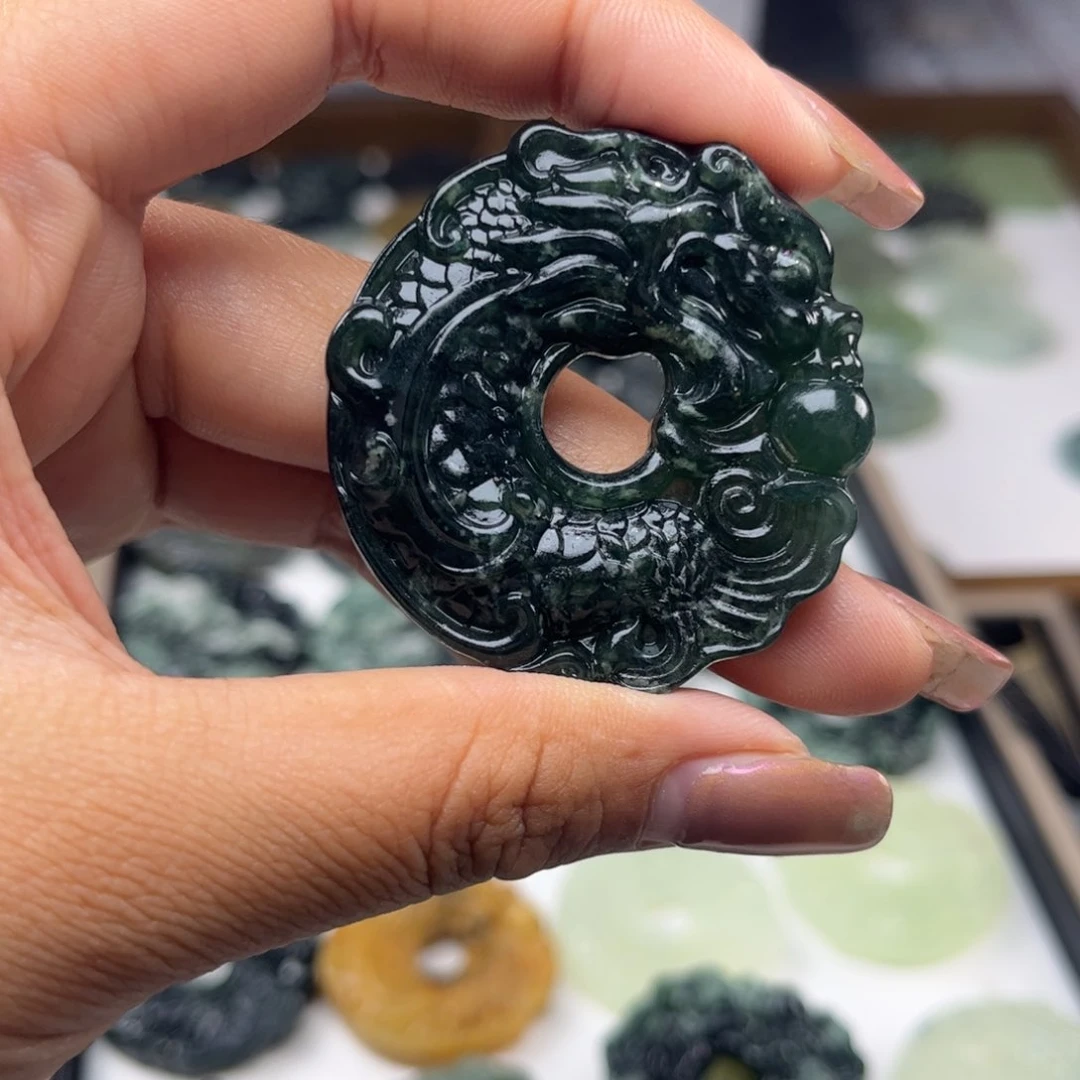 蛇纹石玉未镶嵌颈饰熤**曶