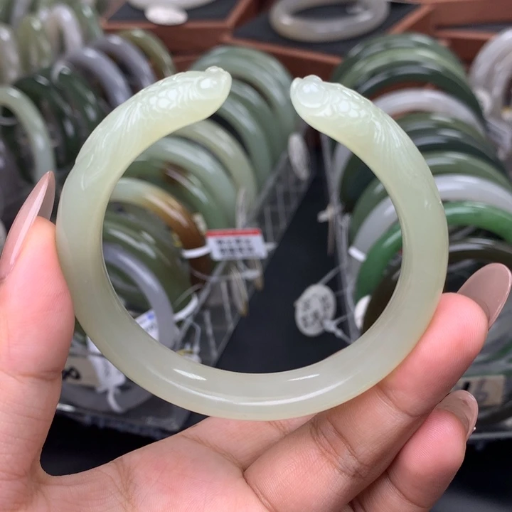 未镶嵌手镯和田玉54