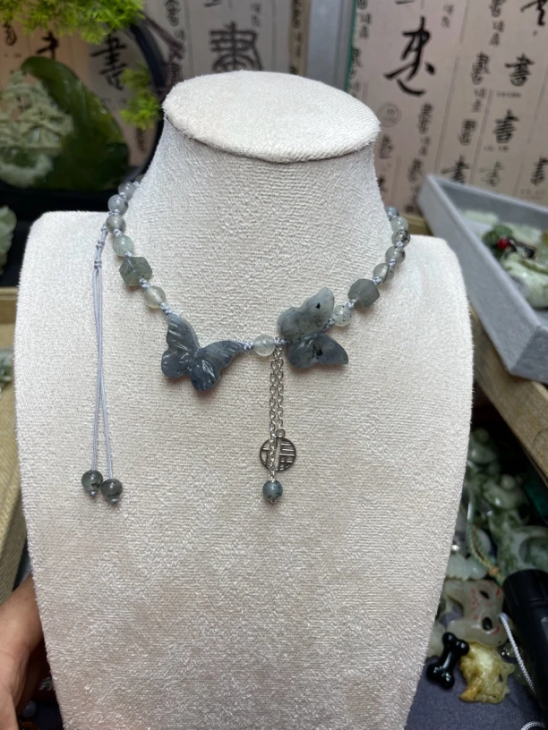 岫玉挂件天然玉石吊坠小蝴蝶玉挂件玉吊坠锁骨坠
