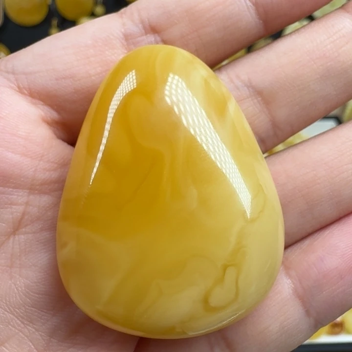 蜜蜡未镶嵌珠宝奇石