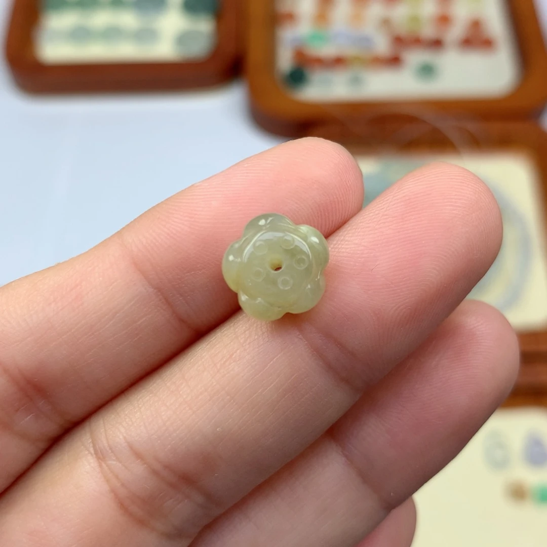 翡翠未镶嵌项链莲花珠