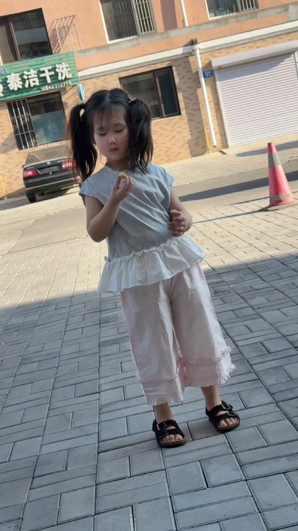 夏季粉色花边裤女童