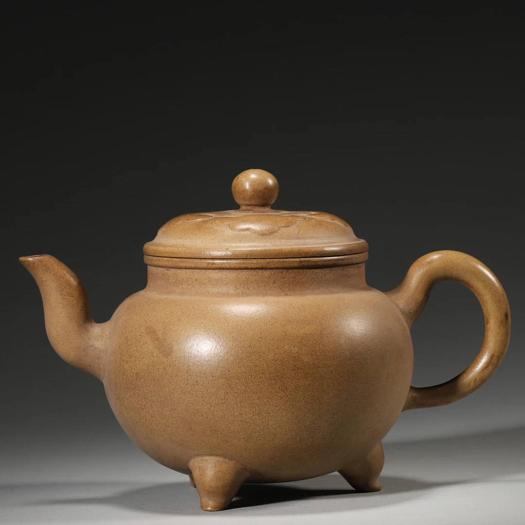 Lot43紫砂段泥仿古菱花壶