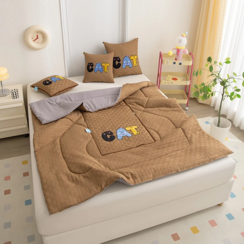 折叠抱枕被子两用车载午休靠垫枕头被办公室沙发午睡空调被二合一