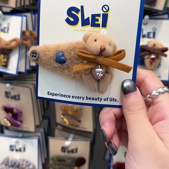 布艺非金属卡色小熊拜拜夹