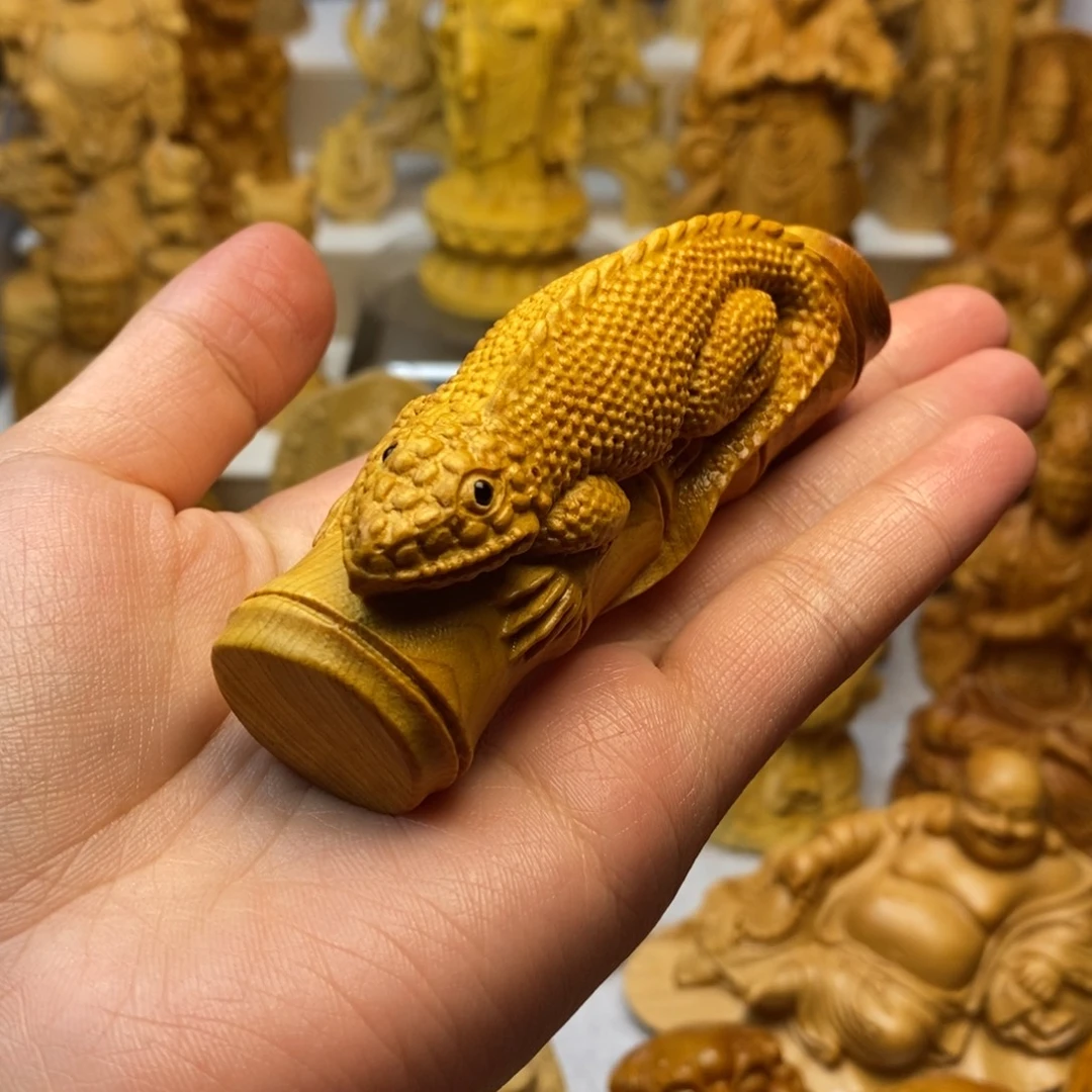 百***丶崖柏木雕雕刻蜥蜴