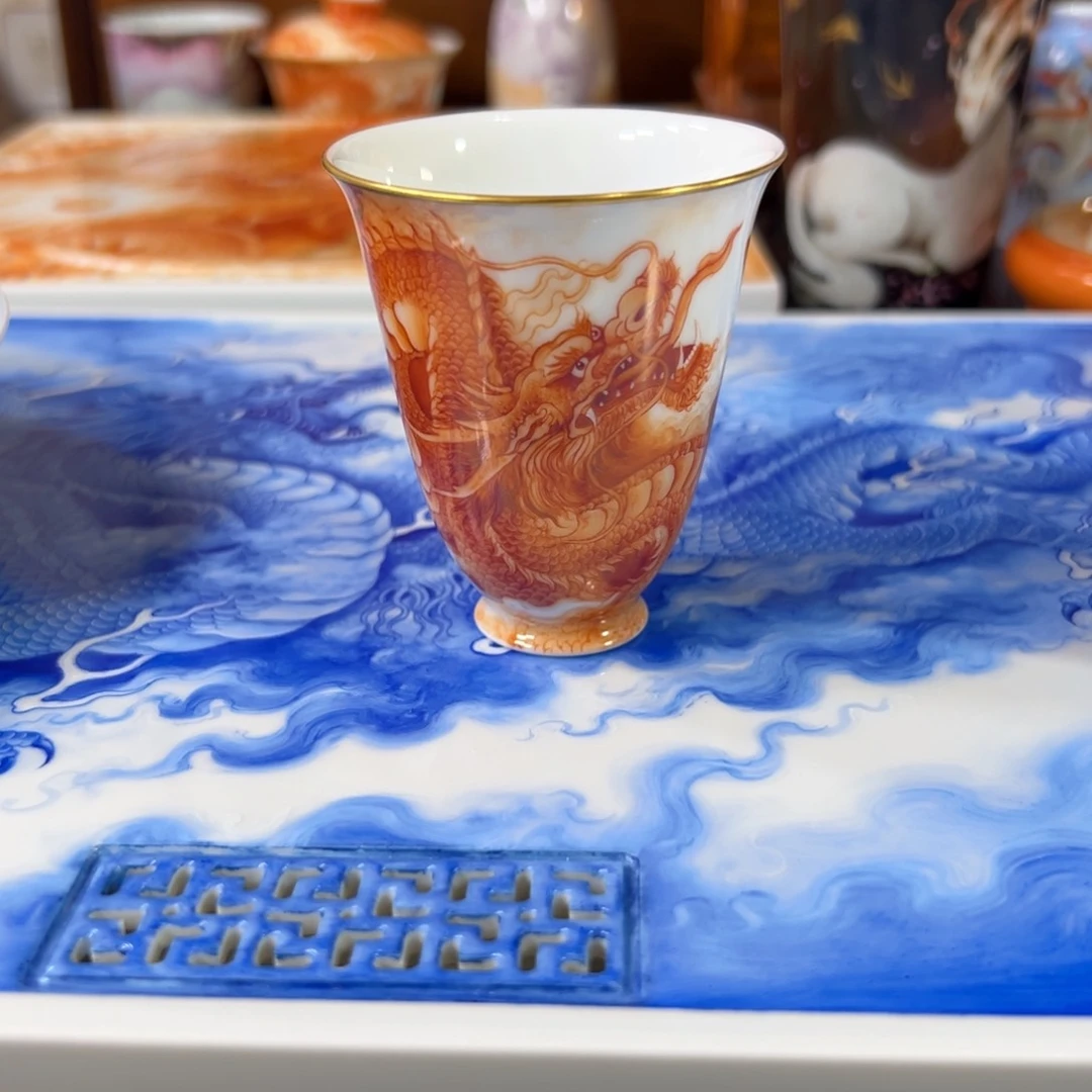 云骥轩手绘矾红描金龙杯