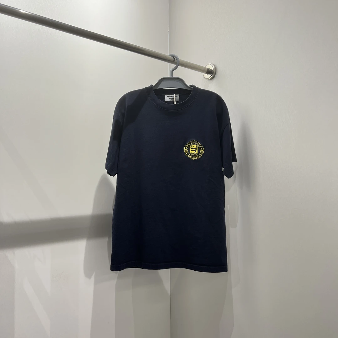99新 Balenciaga/巴黎世家 ww355/刺绣双钩勋章logo短袖 棉 S码